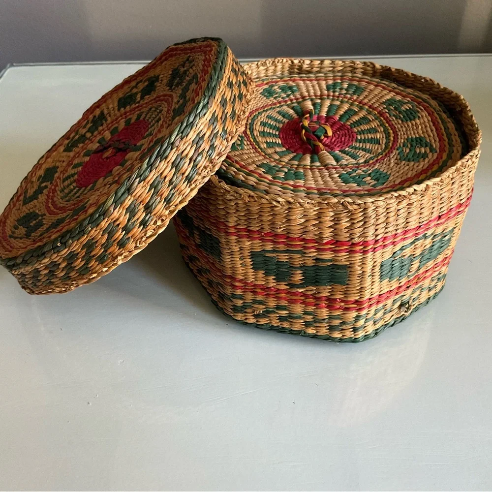 Vintage Sweetgrass Lidded Nesting Basket Set Of 2